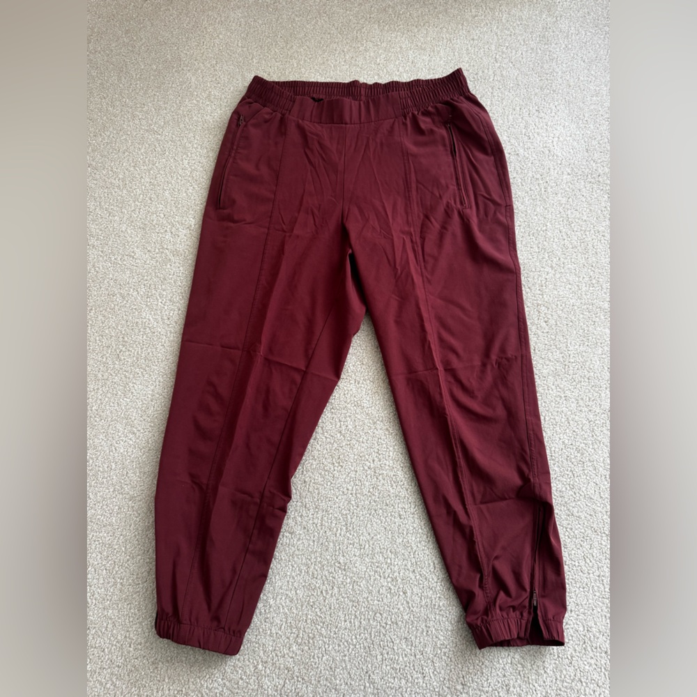 Old Navy Active StretchTech Joggers Hiking Pants in Maroon